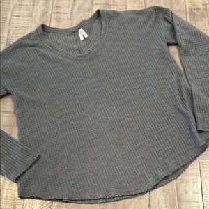 Mudd Gray Waffle Knit Top Loose Fit Raw Edges Soft Comfy Lightweight Size Medium